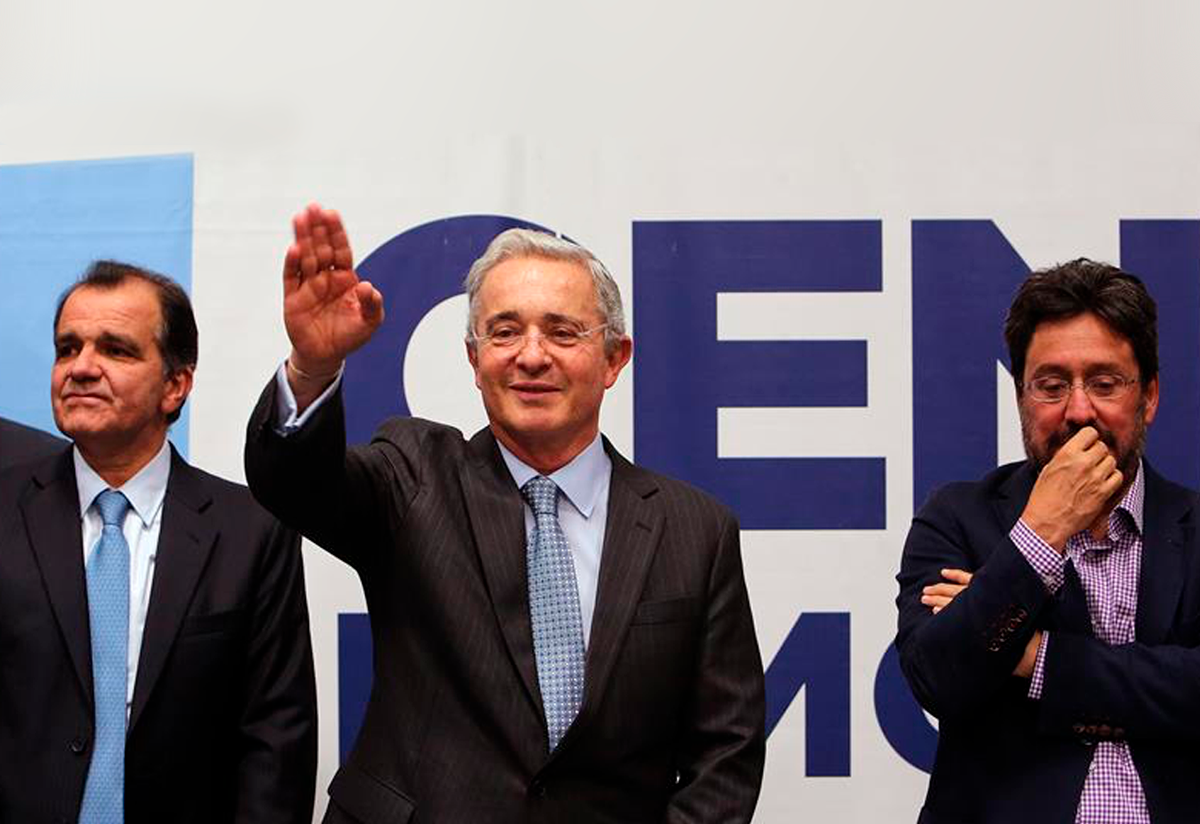 Foto de: ElPAÍS.CR - Éxpresidente Álvaro Uribe contra acuerdos de paz en Colombia. EFE 